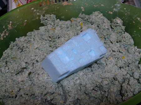 Pots made of pulp.During production.
