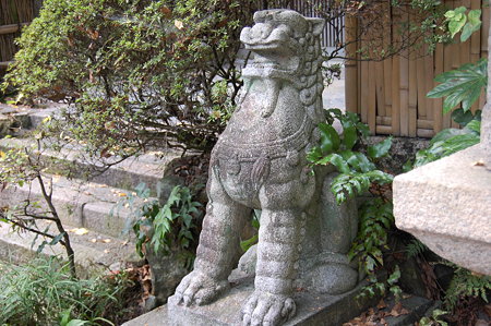 宇治神社の狛・・・犬？