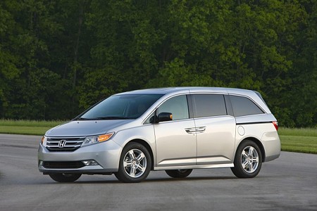 2011-Honda-Odyssey-Touring-Elite-Front-Angle-View-800x533