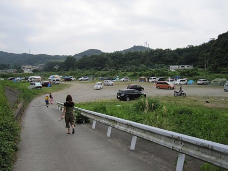 河原への入口