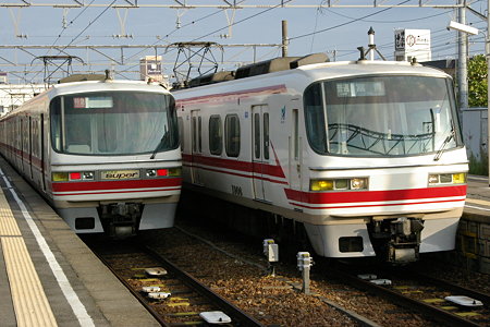 Meitetsu1200series(left)+Meitetsu1800series in Kowa,Mihama,Chita,Aichi,Japan 2009/9/21