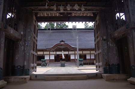 金剛峯寺正門