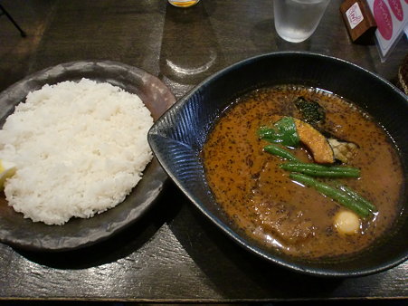 Lavi琴似　ジューシーハンバーグto野菜カレー（ライス大盛り）