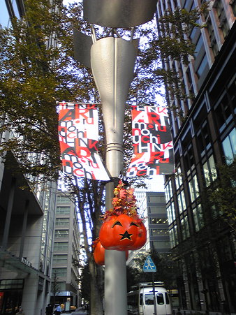 丸の内仲通りのハロウィン飾り01