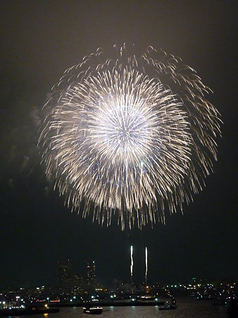 090801-大桟橋 花火 (319)