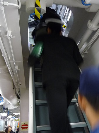 091024-ひゅうが 艦橋内 (19)