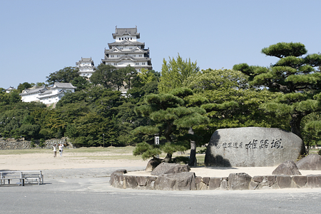 姫路城・三の丸広場（武蔵野御殿跡）から - 01