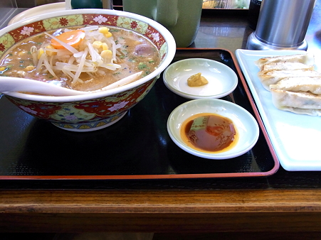 冷やし味噌ラーメンと餃子(めん丸)