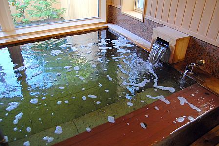 湯面にアワアワ