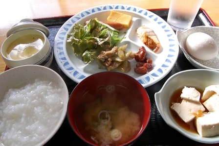 朝食はバイキング
