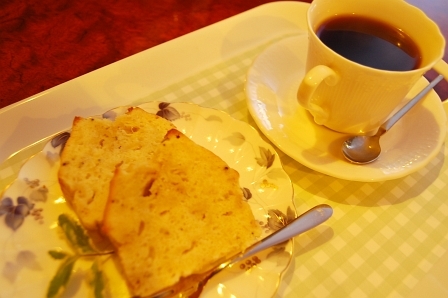 ハーブ入りパウンドケーキ(コーヒーセット)630円
