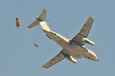 C-1からのパラシュート降下