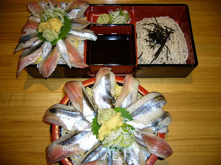 700円丼の秋刀魚丼