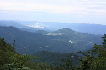 鳥甲牧場を望む