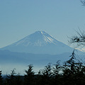 かすむ富士山